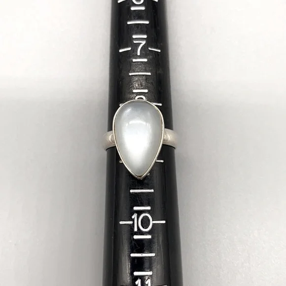 Gorgeous milky white shimmering moonstone ring in sterling silver size 8.5 - Picture 4 of 6